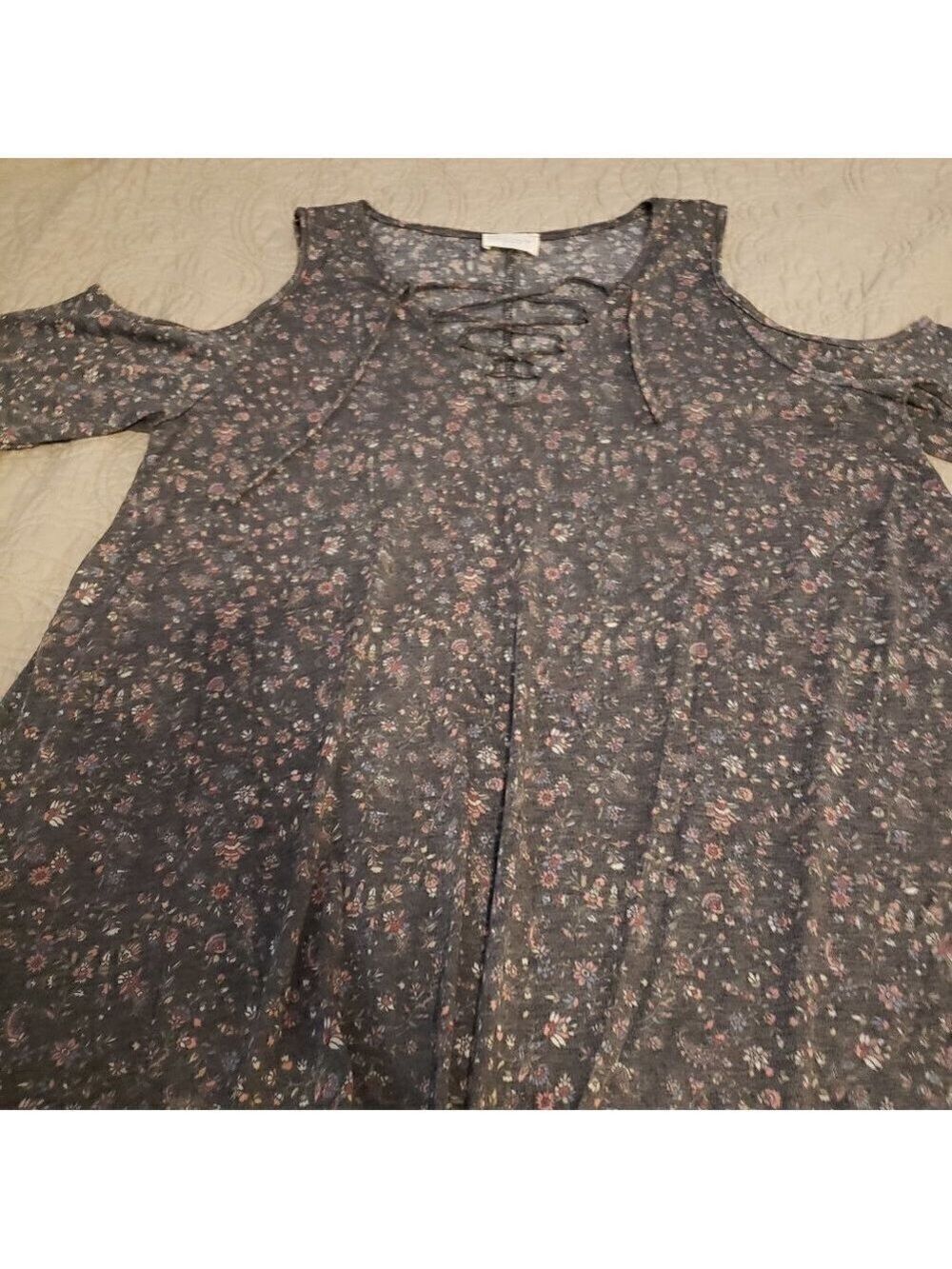 1.4.3. Story by Line Up Gray Cold Shoulder Top
